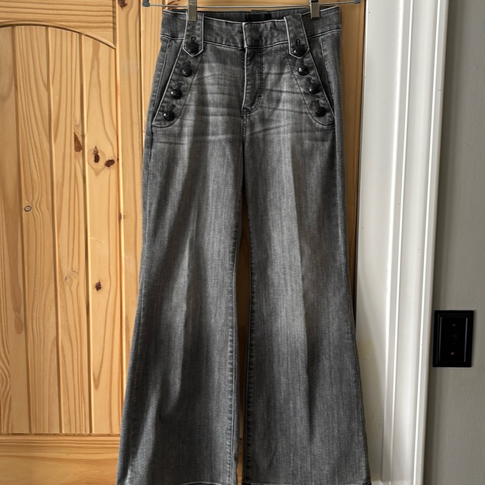 White House Black Market high rise curvy Mariner cropped jeans sz 2